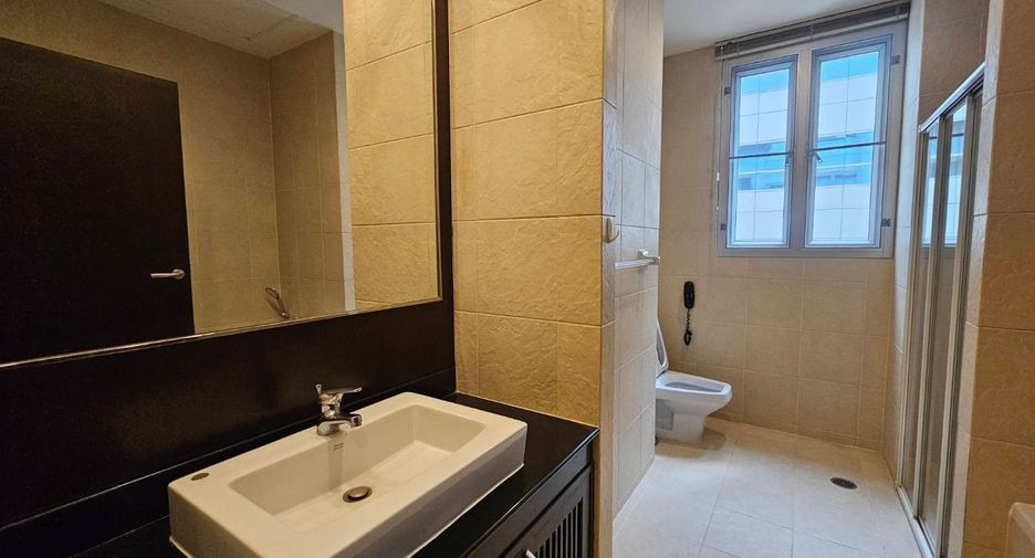 Apartamento con servicios en alquiler de 2 habitaciones en Khlong Toei, Bangkok