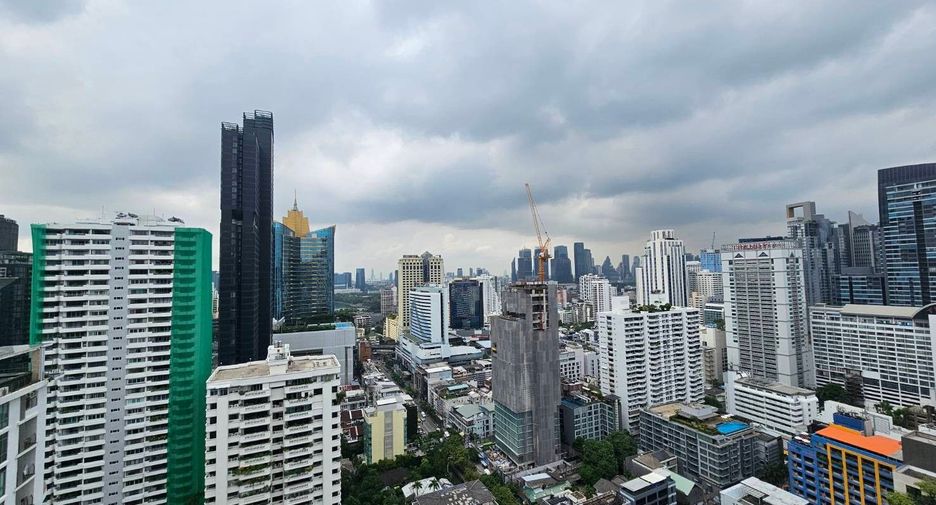 Apartamento con servicios en alquiler de 2 habitaciones en Khlong Toei, Bangkok