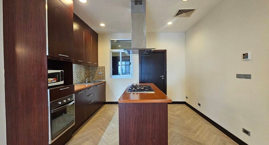 Apartamento con servicios en alquiler de 2 habitaciones en Khlong Toei, Bangkok