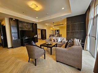 À louer 3 chambres appartement avec services à Khlong Toei, Bangkok