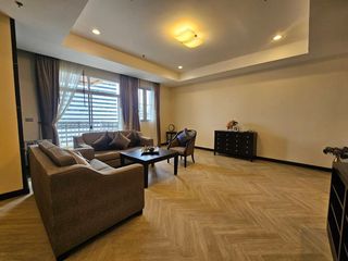 À louer 3 chambres appartement avec services à Khlong Toei, Bangkok