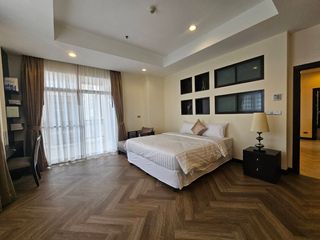 À louer 3 chambres appartement avec services à Khlong Toei, Bangkok