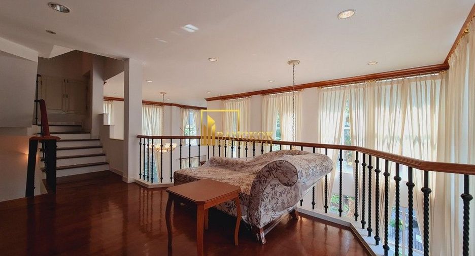Reihenhaus zur Miete und zum Kauf mit 4 Zimmer in Watthana, Bangkok