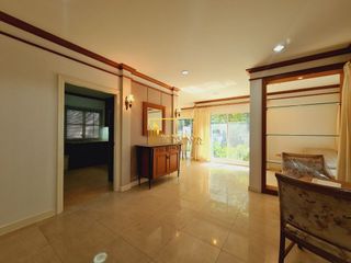 Reihenhaus zur Miete und zum Kauf mit 4 Zimmer in Watthana, Bangkok