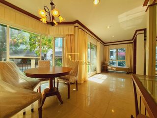 Reihenhaus zur Miete und zum Kauf mit 4 Zimmer in Watthana, Bangkok
