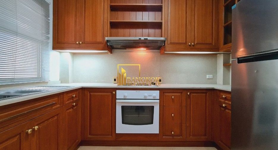 Reihenhaus zur Miete und zum Kauf mit 4 Zimmer in Watthana, Bangkok