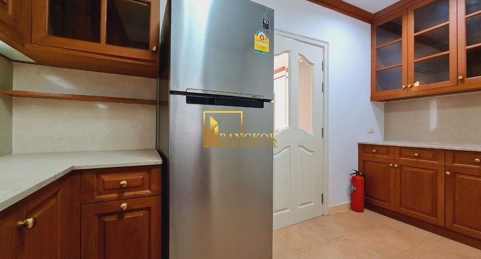 Reihenhaus zur Miete und zum Kauf mit 4 Zimmer in Watthana, Bangkok