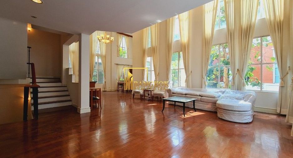Reihenhaus zur Miete und zum Kauf mit 4 Zimmer in Watthana, Bangkok