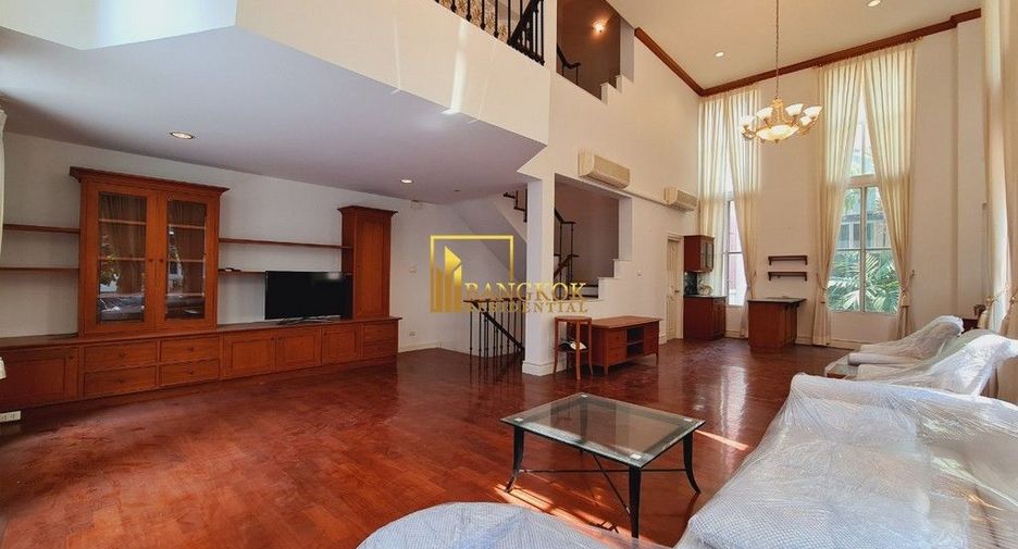 Reihenhaus zur Miete und zum Kauf mit 4 Zimmer in Watthana, Bangkok