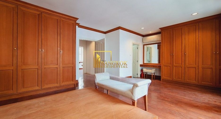 Reihenhaus zur Miete und zum Kauf mit 4 Zimmer in Watthana, Bangkok