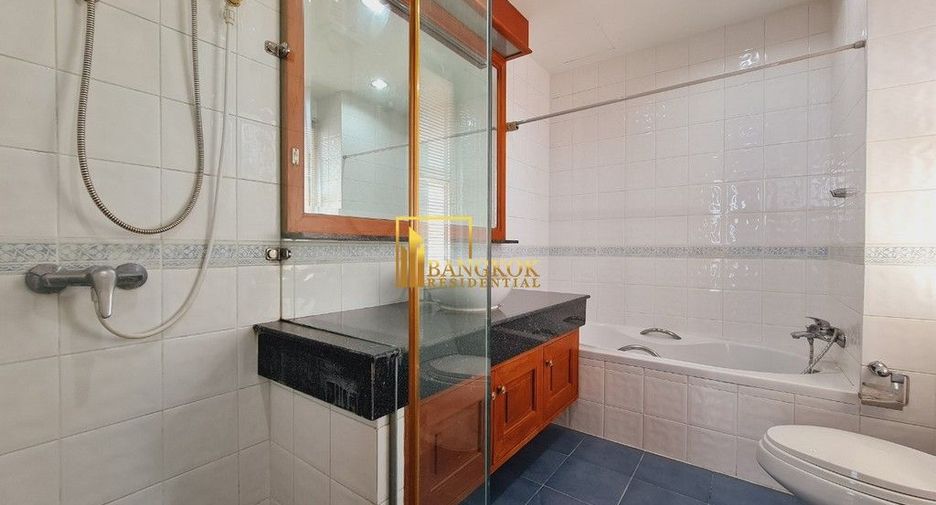 Reihenhaus zur Miete und zum Kauf mit 4 Zimmer in Watthana, Bangkok