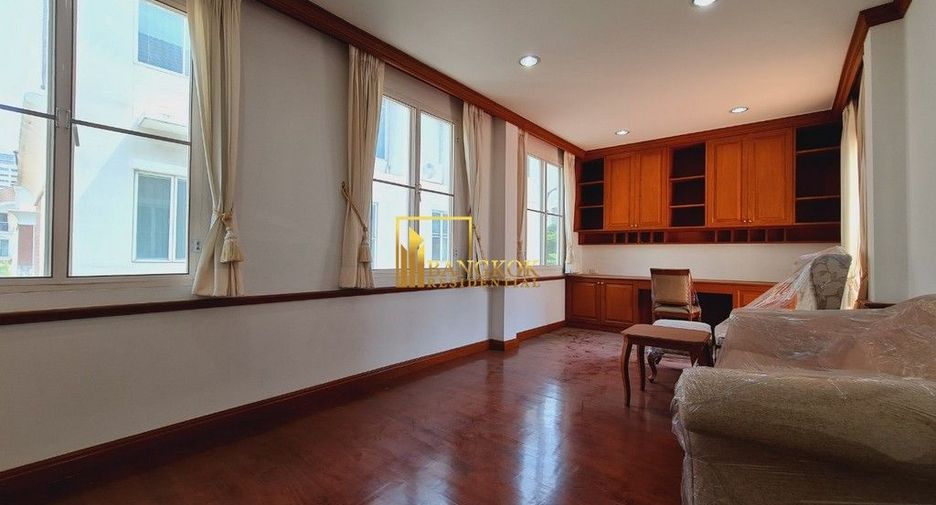 Reihenhaus zur Miete und zum Kauf mit 4 Zimmer in Watthana, Bangkok