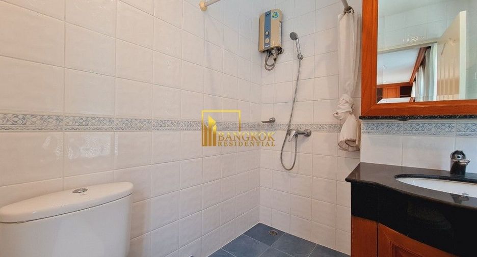 Reihenhaus zur Miete und zum Kauf mit 4 Zimmer in Watthana, Bangkok