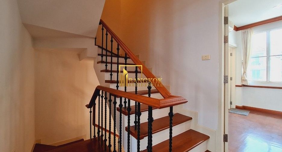 Reihenhaus zur Miete und zum Kauf mit 4 Zimmer in Watthana, Bangkok