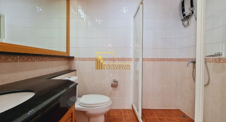 Reihenhaus zur Miete und zum Kauf mit 4 Zimmer in Watthana, Bangkok