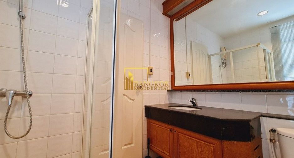 Reihenhaus zur Miete und zum Kauf mit 4 Zimmer in Watthana, Bangkok