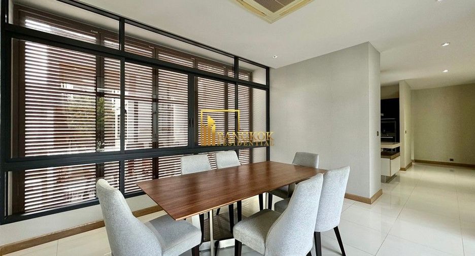 Casa en alquiler y en venta de 4 habitaciones en Huai Khwang, Bangkok