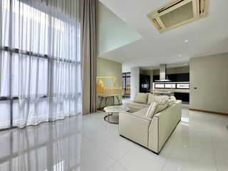 Casa en alquiler y en venta de 4 habitaciones en Huai Khwang, Bangkok