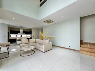 Casa en alquiler y en venta de 4 habitaciones en Huai Khwang, Bangkok