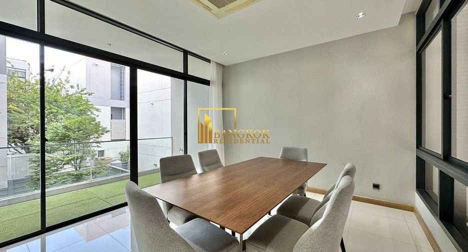 Casa en alquiler y en venta de 4 habitaciones en Huai Khwang, Bangkok