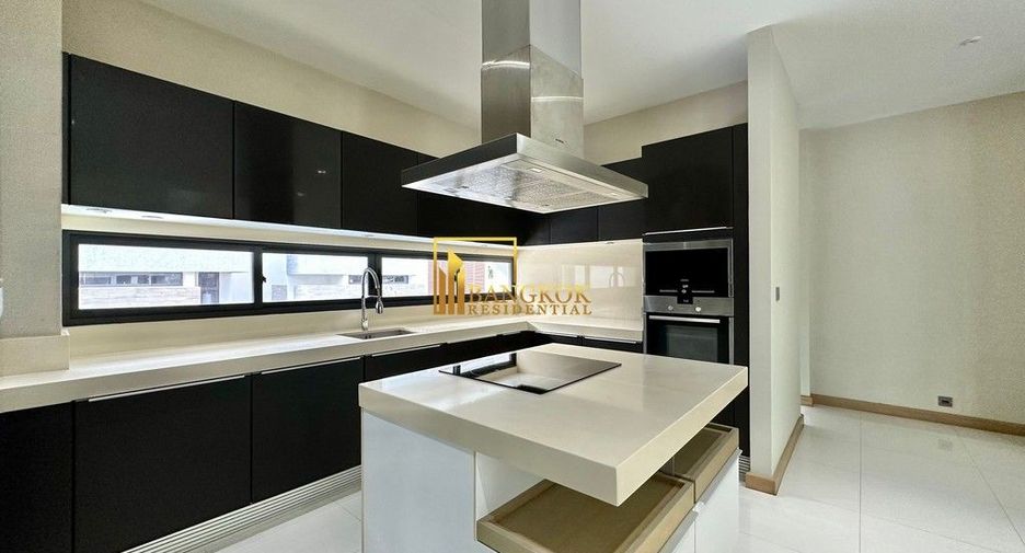 Casa en alquiler y en venta de 4 habitaciones en Huai Khwang, Bangkok