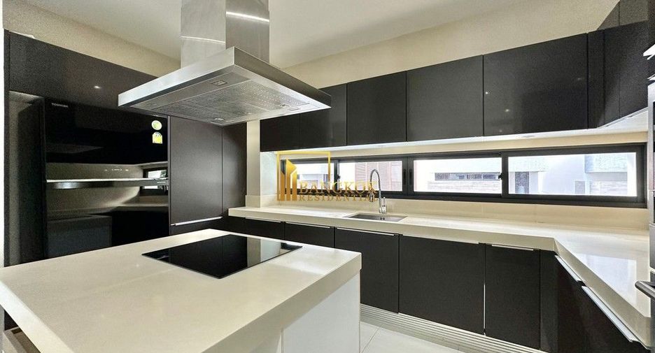 Casa en alquiler y en venta de 4 habitaciones en Huai Khwang, Bangkok