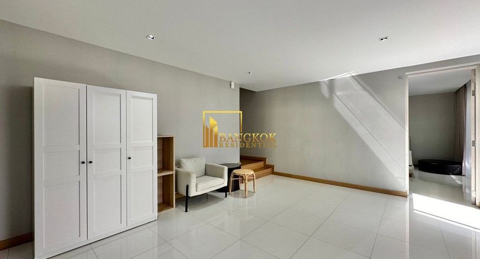 Casa en alquiler y en venta de 4 habitaciones en Huai Khwang, Bangkok