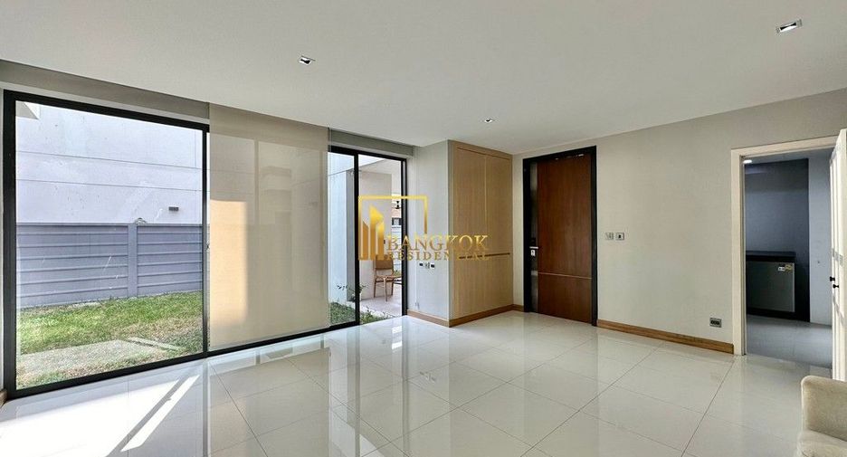 Casa en alquiler y en venta de 4 habitaciones en Huai Khwang, Bangkok