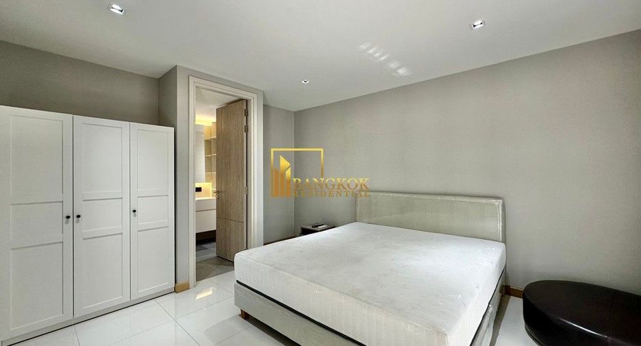 Casa en alquiler y en venta de 4 habitaciones en Huai Khwang, Bangkok