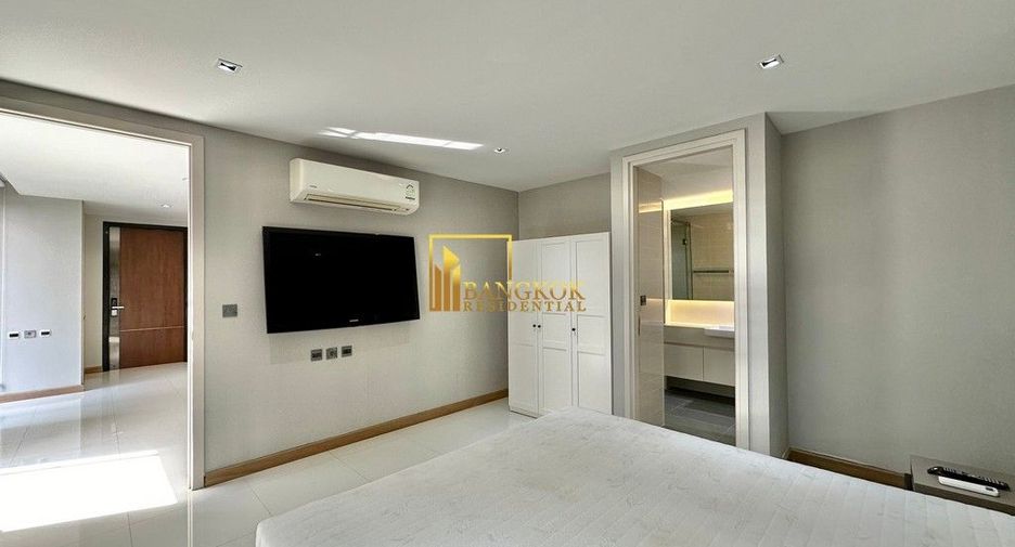 Casa en alquiler y en venta de 4 habitaciones en Huai Khwang, Bangkok