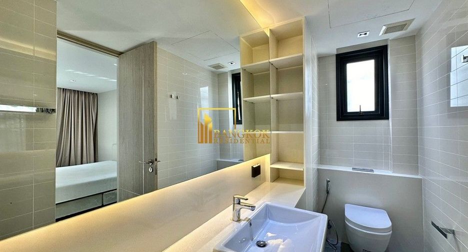 Casa en alquiler y en venta de 4 habitaciones en Huai Khwang, Bangkok