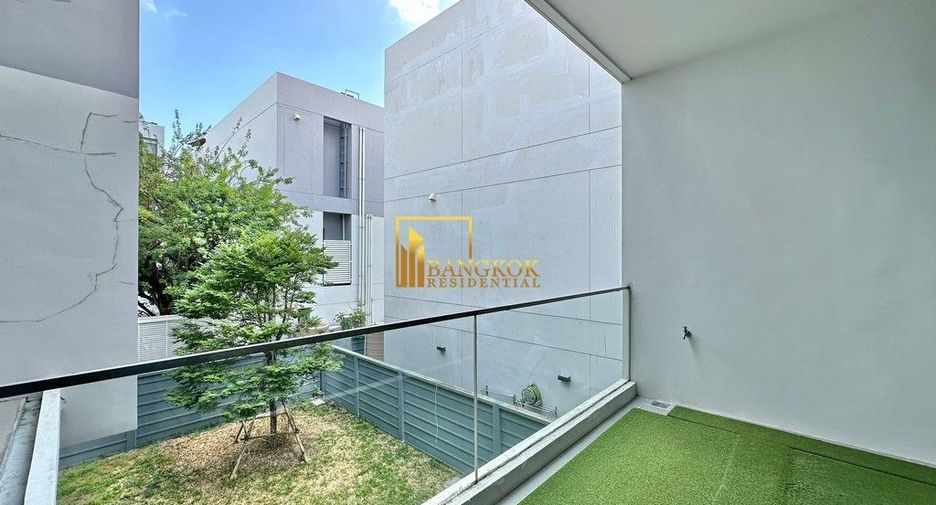 Casa en alquiler y en venta de 4 habitaciones en Huai Khwang, Bangkok