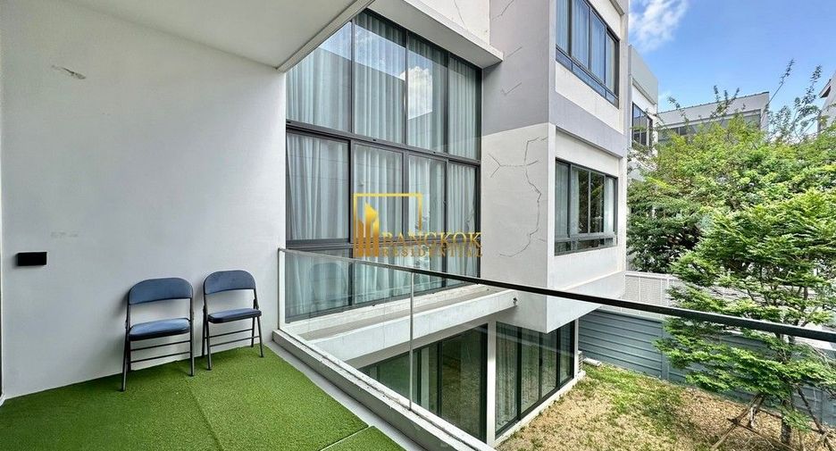 Casa en alquiler y en venta de 4 habitaciones en Huai Khwang, Bangkok