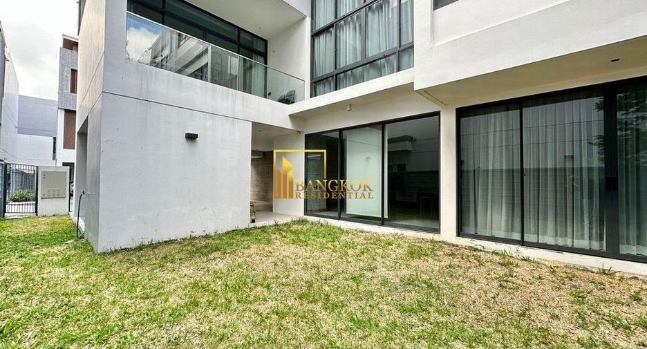 Casa en alquiler y en venta de 4 habitaciones en Huai Khwang, Bangkok