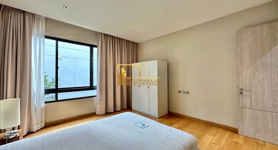 Casa en alquiler y en venta de 4 habitaciones en Huai Khwang, Bangkok