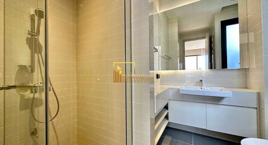 Casa en alquiler y en venta de 4 habitaciones en Huai Khwang, Bangkok