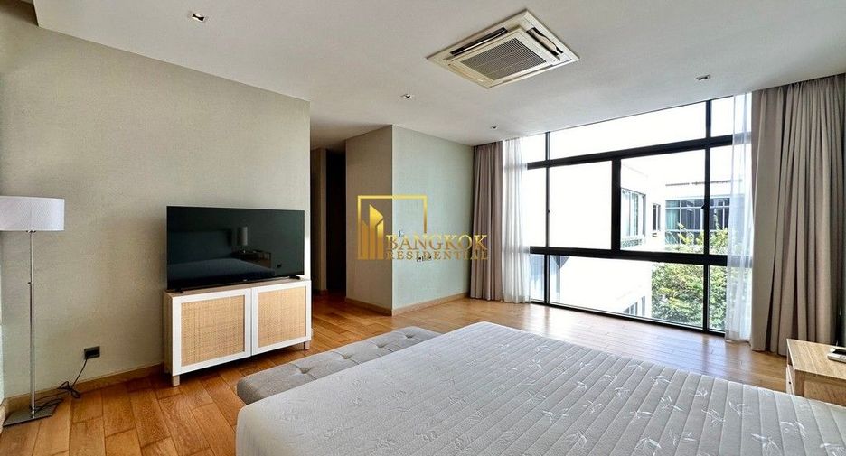 Casa en alquiler y en venta de 4 habitaciones en Huai Khwang, Bangkok