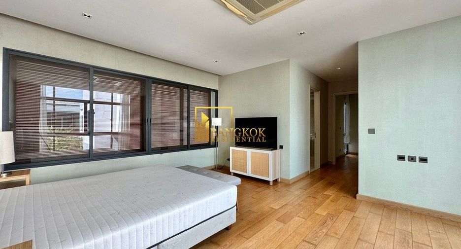 Casa en alquiler y en venta de 4 habitaciones en Huai Khwang, Bangkok