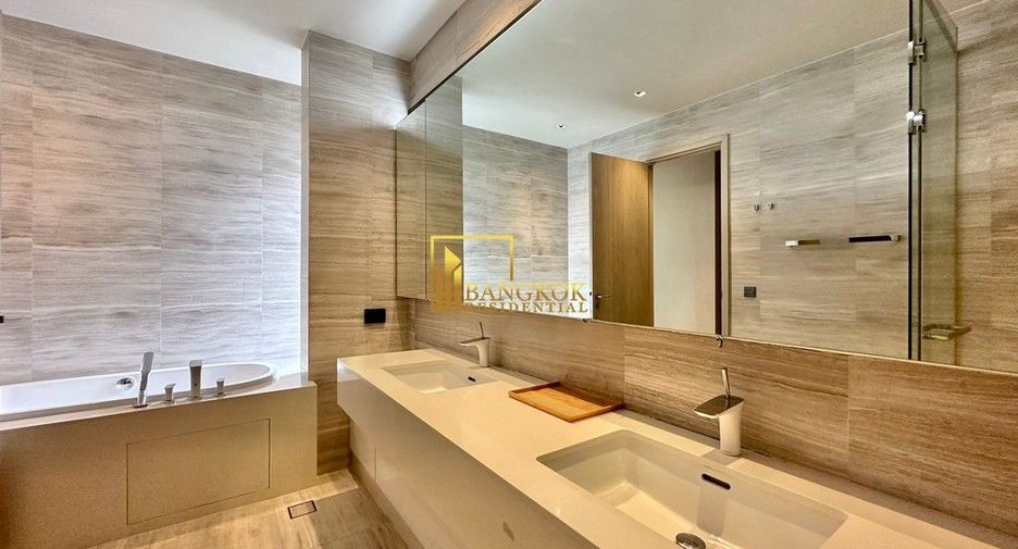 Casa en alquiler y en venta de 4 habitaciones en Huai Khwang, Bangkok
