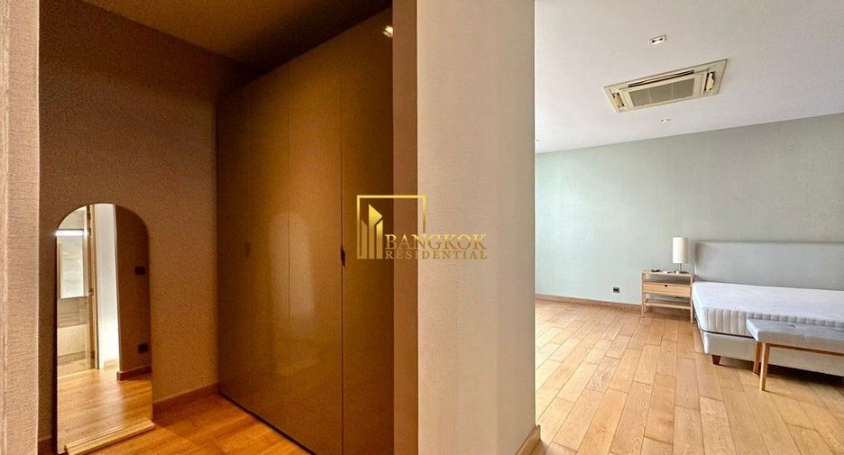 Casa en alquiler y en venta de 4 habitaciones en Huai Khwang, Bangkok