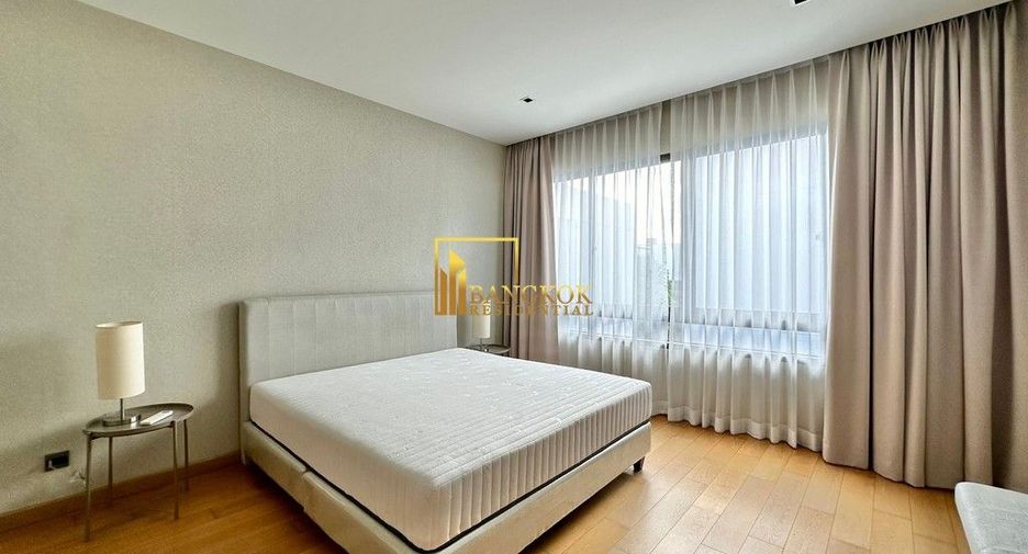 Casa en alquiler y en venta de 4 habitaciones en Huai Khwang, Bangkok