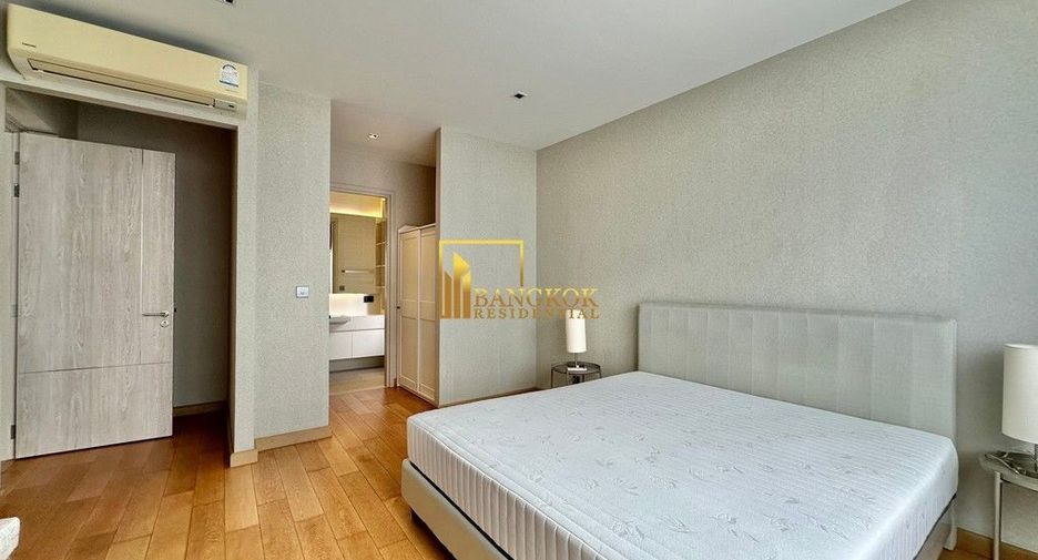 Casa en alquiler y en venta de 4 habitaciones en Huai Khwang, Bangkok