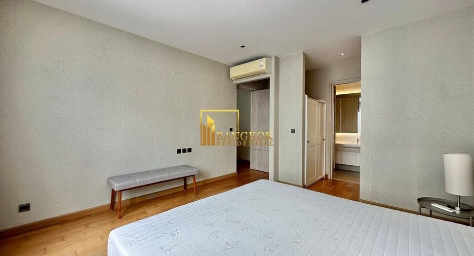 Casa en alquiler y en venta de 4 habitaciones en Huai Khwang, Bangkok