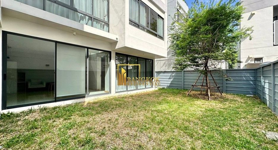 Casa en alquiler y en venta de 4 habitaciones en Huai Khwang, Bangkok