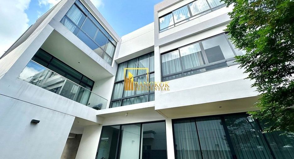 Casa en alquiler y en venta de 4 habitaciones en Huai Khwang, Bangkok