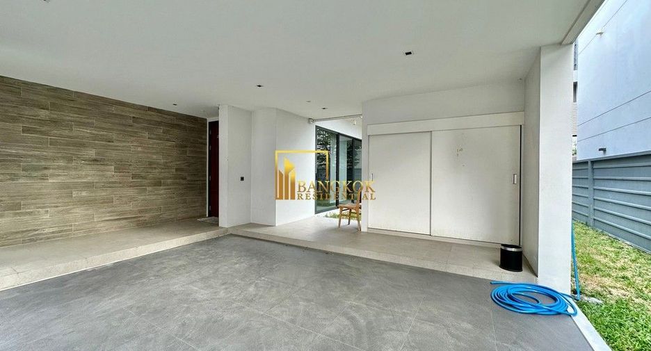 Casa en alquiler y en venta de 4 habitaciones en Huai Khwang, Bangkok
