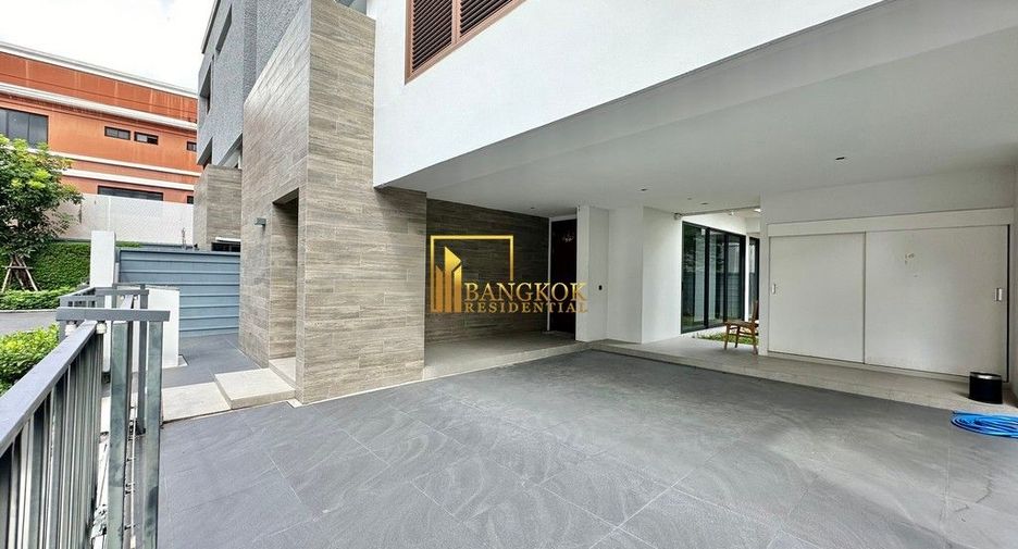Casa en alquiler y en venta de 4 habitaciones en Huai Khwang, Bangkok