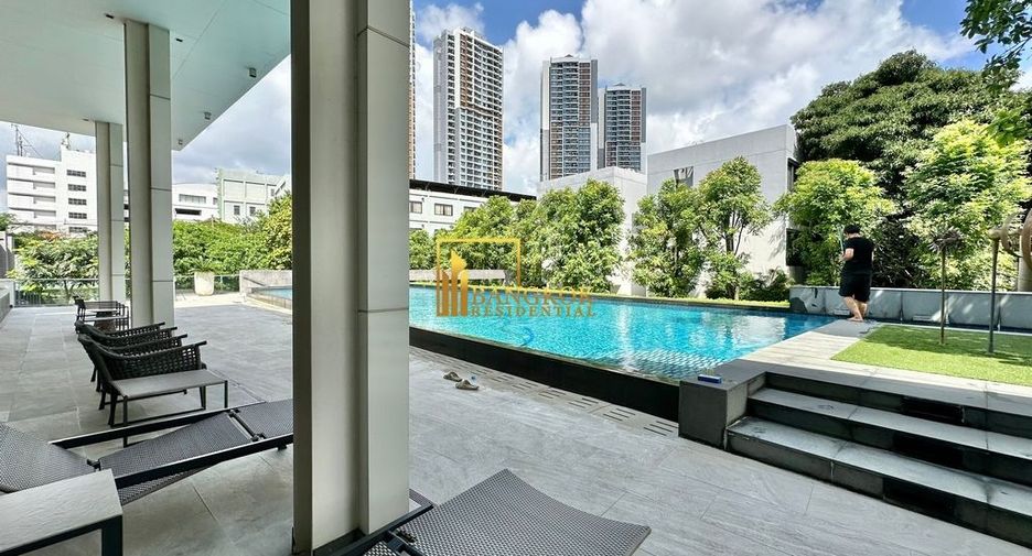 Casa en alquiler y en venta de 4 habitaciones en Huai Khwang, Bangkok