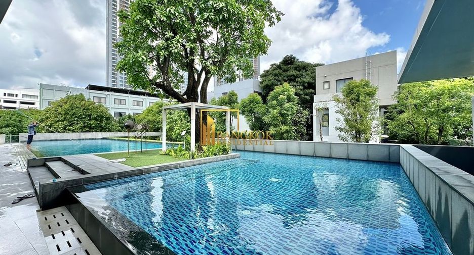 Casa en alquiler y en venta de 4 habitaciones en Huai Khwang, Bangkok