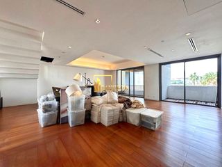 For sale 3 bedrooms condo in Yan Nawa, Bangkok